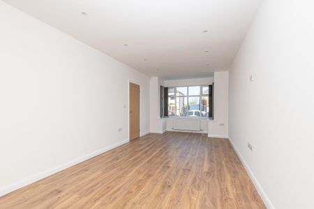 3 bedroom semi-detached house to rent - Photo 2