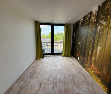 SCHELLEBELLE - Gerenoveerde rijwoning met gezellig terras. - Photo 3