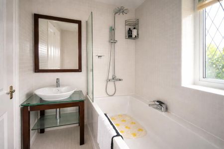 2 bedroom semi-detached house to rent - Photo 5