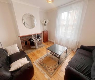 5 bedroom semi-detached house to rent - Photo 2