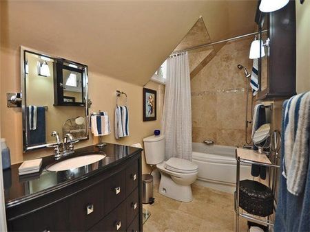 For Lease - 9 Alexander Street, Brampton, Ontario - Photo 2