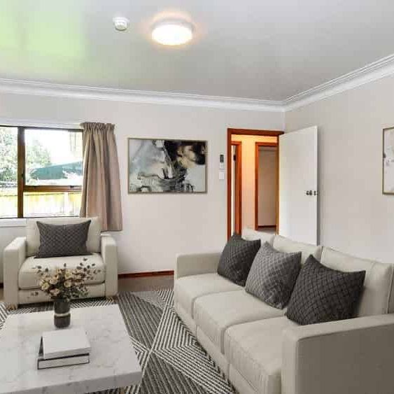 Papakura, 3 bedrooms - Photo 1