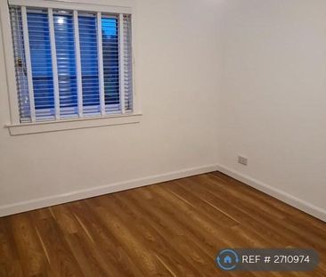 3 bedroom flat to rent - Photo 6