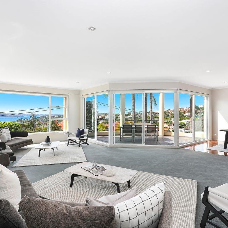 Family Entertainer with Grand Proportions, Light, Space & Expansive Harbour Views - Photo 1