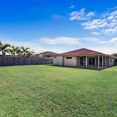 CENTRAL HERVEY BAY - SPACIOUS HOME - Photo 1