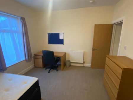 3 bedroom terraced house to rent - Photo 3