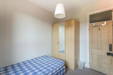 3 bedroom flat to rent - Photo 2