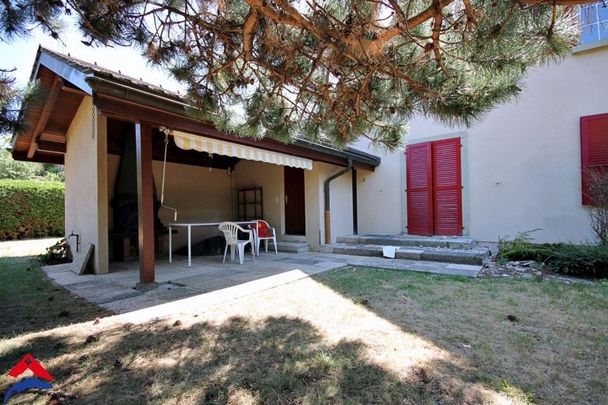 Charmanter renovierter Bungalow mit 5,5 Zimmern in absoluter Ruhe mit schöner Aussicht - Photo 1