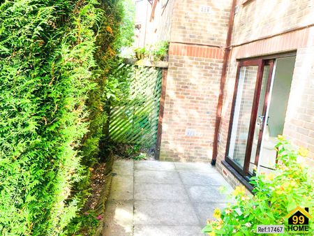 2 bed Flat in French Apartments Lansdowne Road, Purley, CR8 2PP - Photo 4