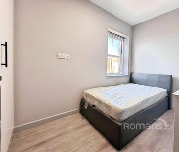 1 bedroom in a house share to rent - Photo 2