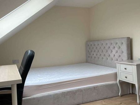 Hillcross Avenue - Photo 2