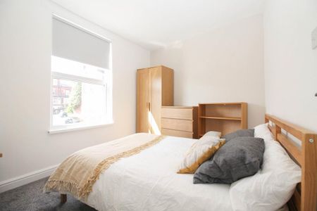 4 bedroom end of terrace house to rent - Photo 4