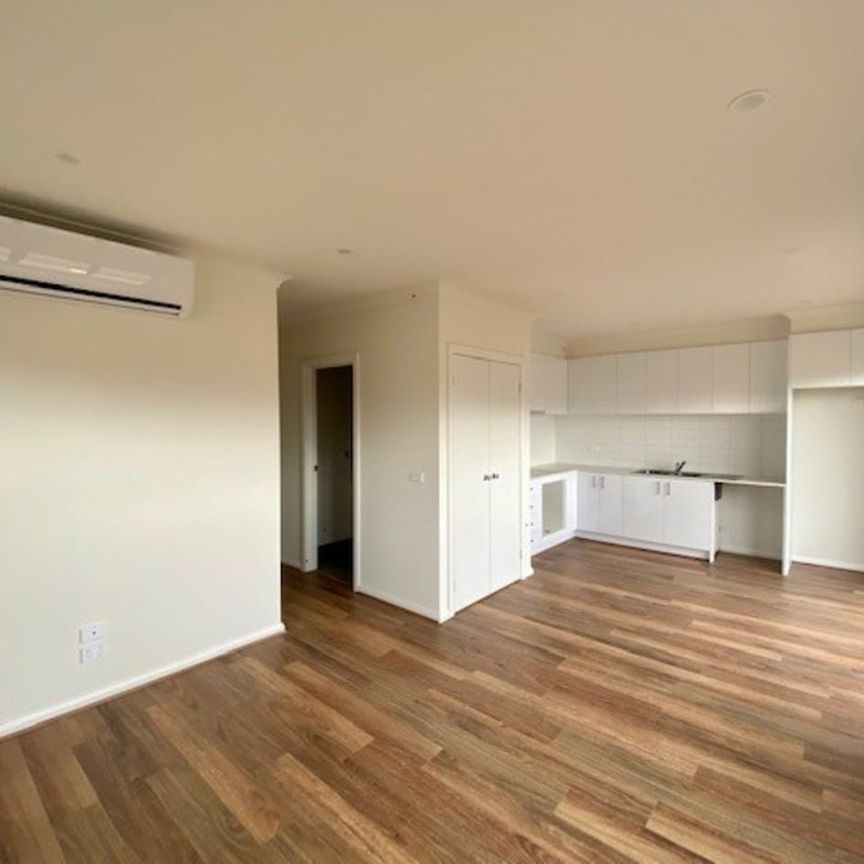 Modern House - Photo 1