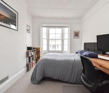 4 bedroom flat to rent - Photo 3