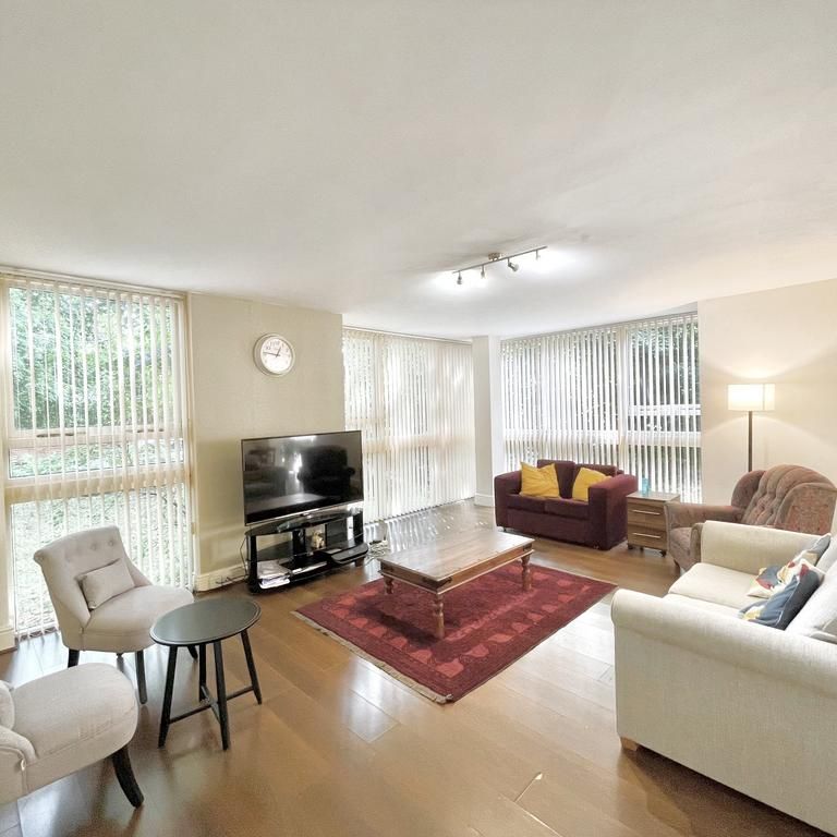 2 bedroom flat to rent - Photo 1