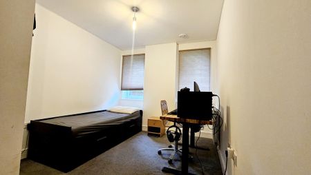 3 bedroom flat to rent - Photo 3