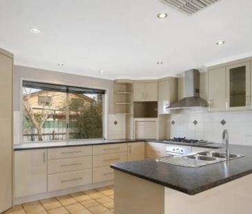 Comfortable Family Living in a Quiet Lavington Location - Photo 4