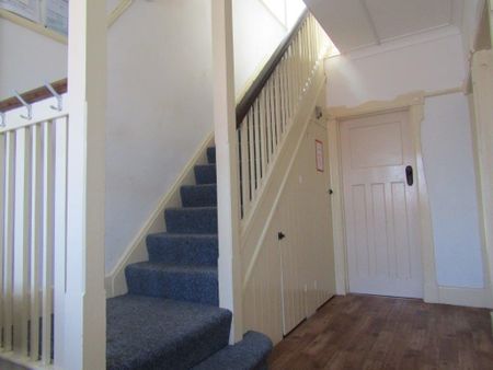 4 bedroom semi-detached house to rent - Photo 2