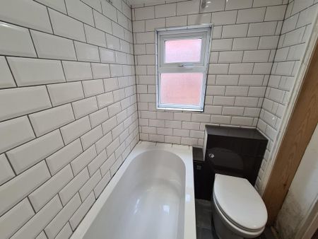 2 bedroom terraced house to rent - Photo 2