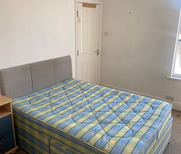 Room in a Shared House, Luckwell Road, BS3 - Photo 1