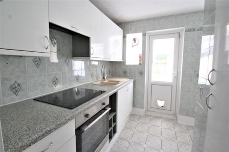 2 bedroom terraced house to rent - Photo 4
