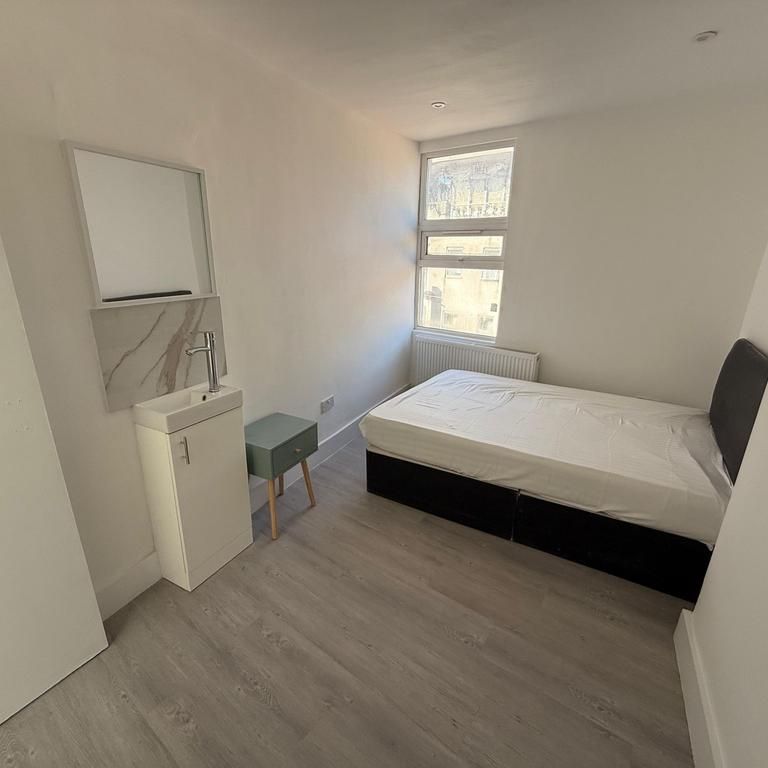 5 bedroom flat to rent - Photo 1