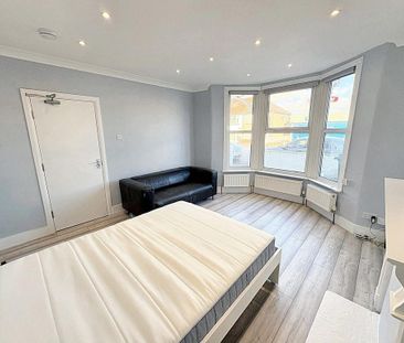 1 bedroom in a house share to rent - Photo 2