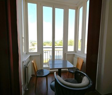 Wohnen mit Stil – Apartment im historischen Gebäude mit Donau-Blick - Photo 1
