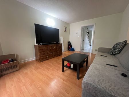 For Lease - 6 La Peer Boulevard, Toronto, Ontario - Photo 3