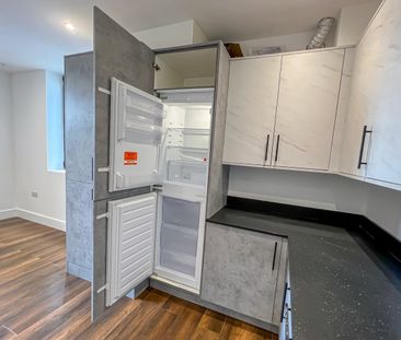 1 Bed Flat, Staines Road, TW3 - Photo 2