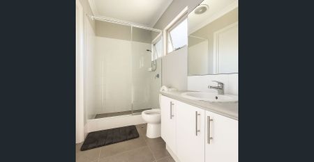 Modern, Low-Maintenance Townhouse in a Convenient Location - Photo 5