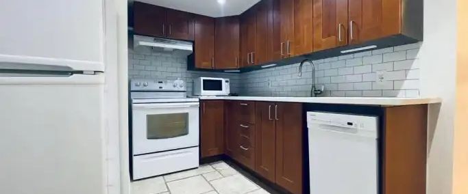 658 Burnhamthorpe Road West | 658 Burnhamthorpe Road West, Mississauga - Photo 1