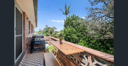 Modern and sleek top floor apartment - Photo 5