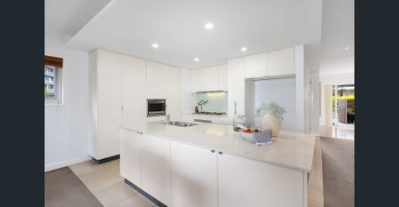 Trilevel Waterfront Townhouse with Internal Basement Parking - Photo 5