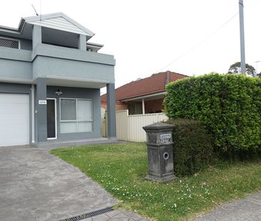 Modern & Quality 4-Bedroom Duplex - Photo 2