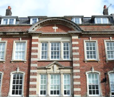 St Georges Court, High Street, Winchester - Photo 2