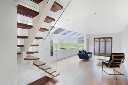 3 bedroom flat to rent - Photo 3