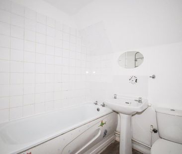 3 bedroom flat to rent - Photo 3