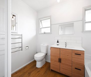 This a fantastic, neat and tidy home with a large living room with ... - Photo 4