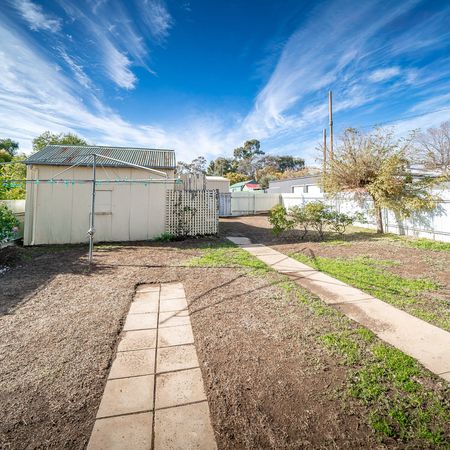 31 Norman Street, Turvey Park NSW 2650 - Photo 4