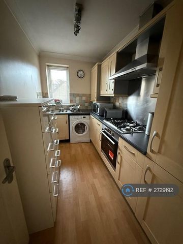 2 bedroom flat to rent - Photo 2