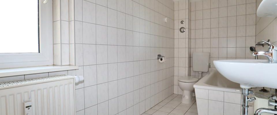 2-Raum • Einbauküche • Laminat • Tageslichtbad • Stellplatz • Kaßberg • Wanne • Anschauen & Mieten - Foto 1