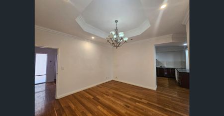 Large Family Home - Photo 3