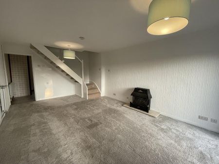 2 bedroom end of terrace house to rent - Photo 2