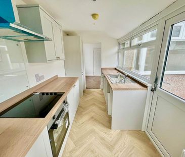 3 bedroom semi-detached house to rent - Photo 2