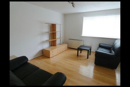 Room in a Shared Flat, Stretford Road, M15 - Photo 2