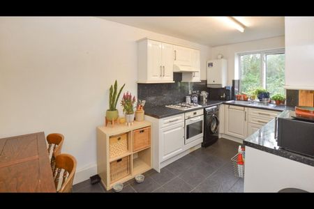 2 Bed Flat, Melmerby Court, M5 - Photo 3