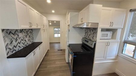 For Lease - 10 Warvet Crescent, Toronto, Ontario - Photo 2