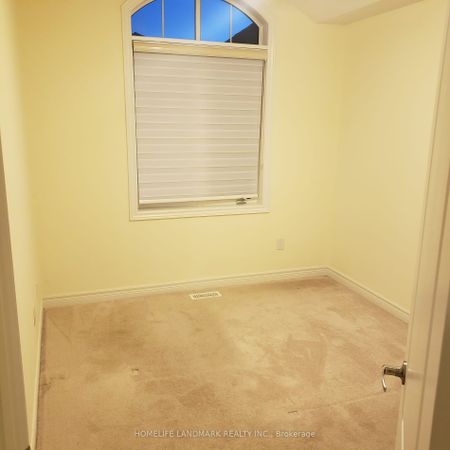 Townhouse For Lease | X8043712 - Photo 3