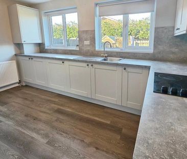 2 bedroom end of terrace house to rent - Photo 3